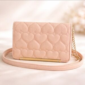 BETSEY JOHNSONS Light pink heart detail small gold chain purse.